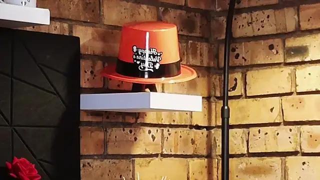 Astoria Moon online show from February 2026 07:36:02 PM