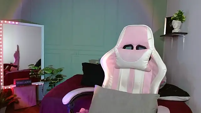 Snapshot of tiffany_laurens chatting on December 2024 09:33:01 AM tiffany laurens online show from December 2024 09:33:01 AM