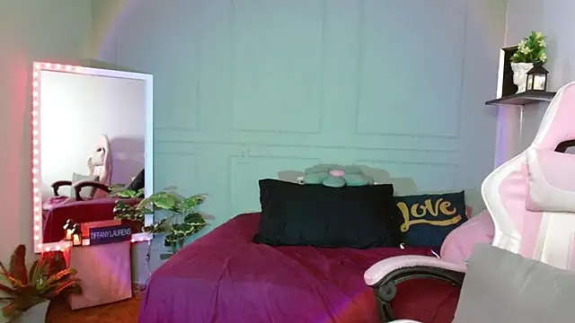 Snapshot of tiffany_laurens chatting on December 2024 12:19:01 PM tiffany laurens online show from December 2024 12:19:01 PM