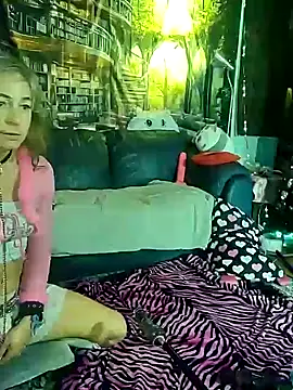 Snapshot of KrystallCox@xh chatting on November 2025 05:28:01 PM KrystallCoxxh online show from November 2025 05:28:01 PM