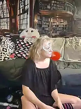 Snapshot of KrystallCox@xh chatting on November 2025 07:36:01 AM KrystallCoxxh online show from November 2025 07:36:01 AM