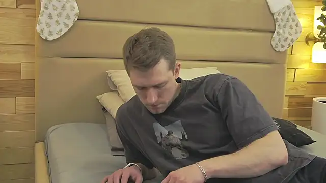 EthanPinkman online show from December 2025 04:40:01 AM