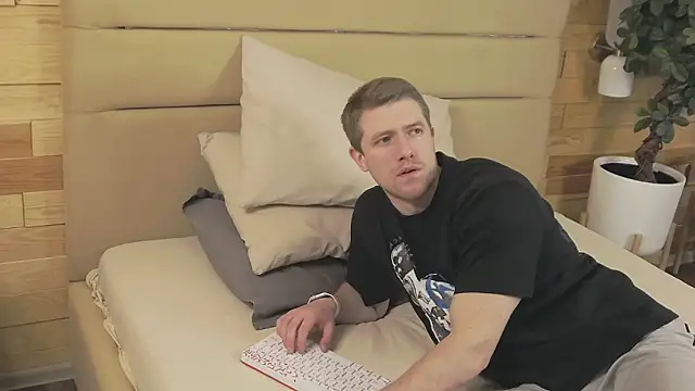 EthanPinkman online show from November 2025 04:06:01 AM