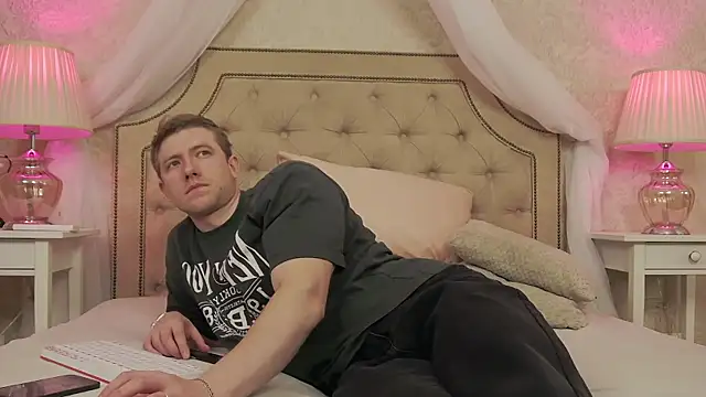 EthanPinkman online show from October 2025 04:14:01 AM