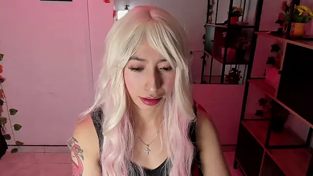 LilithCooperr  online show from December 2025 05:07:02 PM