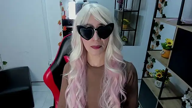 LilithCooperr  online show from December 2025 10:04:01 PM