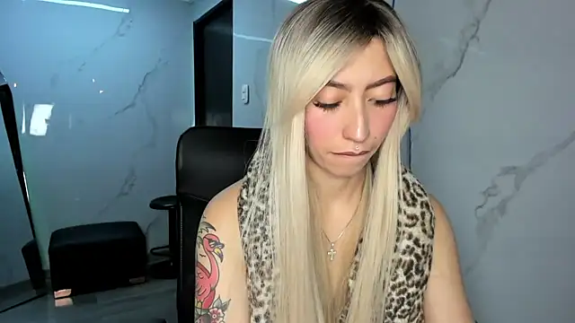 LilithCooperr  online show from October 2025 09:37:01 PM