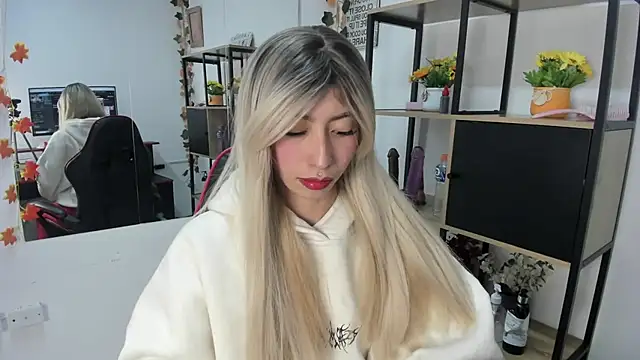 LilithCooperr  online show from October 2025 10:02:01 PM