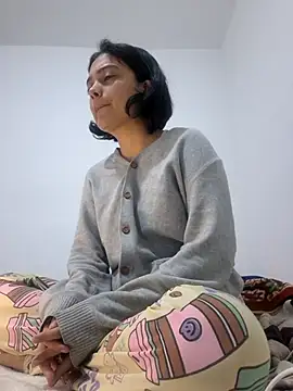 littlemelii online show from November 2025 04:17:02 PM