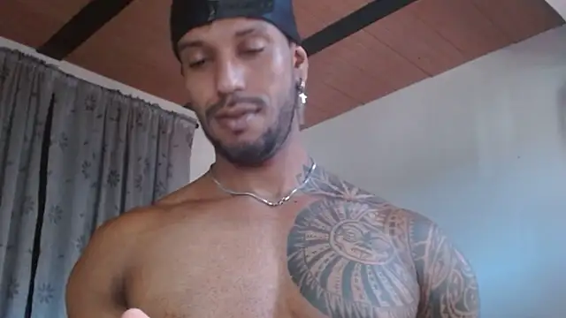 Snapshot of manolofitt chatting on November 2025 05:39:02 PM manolofitt online show from November 2025 05:39:02 PM