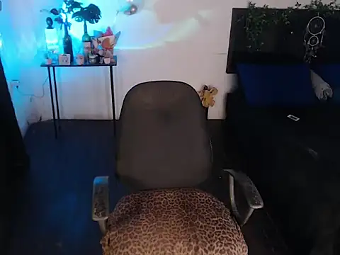 Snapshot of LiaScarlett chatting on November 2025 04:17:01 AM LiaScarlett online show from November 2025 04:17:01 AM