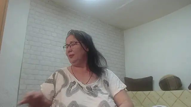 Snapshot of EmmaSquirt chatting on February 2026 08:51:02 PM EmmaSquirt online show from February 2026 08:51:02 PM