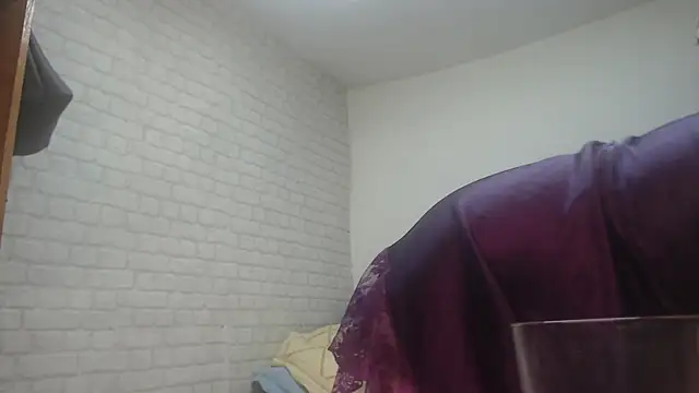 Snapshot of EmmaSquirt chatting on November 2025 07:02:01 AM EmmaSquirt online show from November 2025 07:02:01 AM