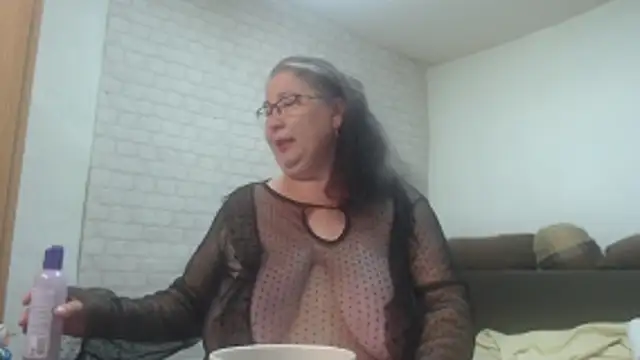 Snapshot of EmmaSquirt chatting on May 2026 04:50:01 AM EmmaSquirt online show from May 2026 04:50:01 AM