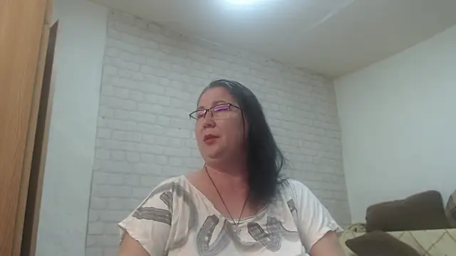 Snapshot of EmmaSquirt chatting on February 2026 09:15:01 PM EmmaSquirt online show from February 2026 09:15:01 PM