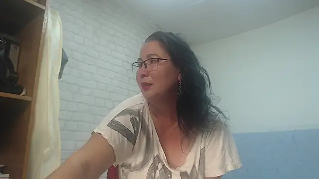 Snapshot of EmmaSquirt chatting on November 2025 09:08:02 PM EmmaSquirt online show from November 2025 09:08:02 PM