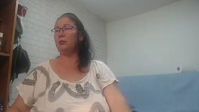 Snapshot of EmmaSquirt chatting on December 2025 09:31:02 PM EmmaSquirt online show from December 2025 09:31:02 PM