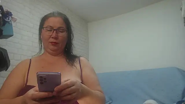 Snapshot of EmmaSquirt chatting on December 2025 10:04:01 PM EmmaSquirt online show from December 2025 10:04:01 PM