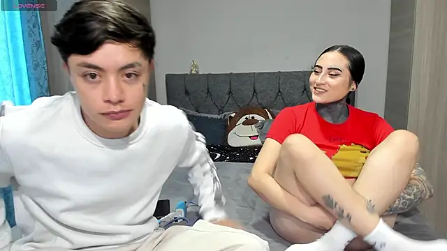Snapshot of steban_and_kim chatting on January 2025 10:42:01 PM steban and kim online show from January 2025 10:42:01 PM