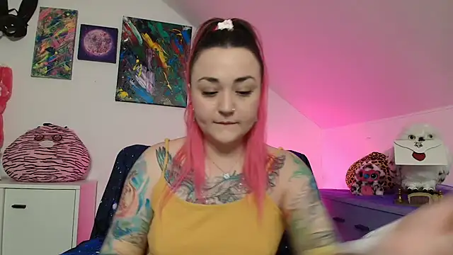 Snapshot of PinkHurricaneOfficial chatting on February 2026 01:11:01 PM PinkHurricaneOfficial online show from February 2026 01:11:01 PM