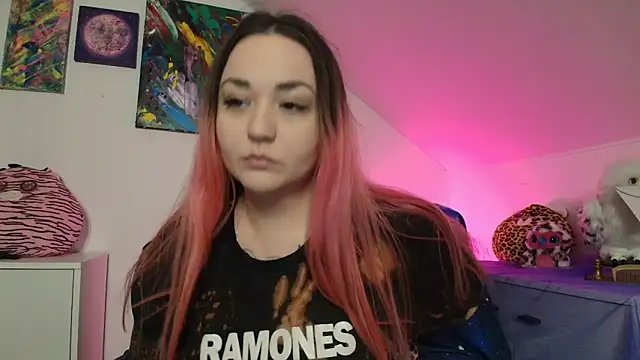 Snapshot of PinkHurricaneOfficial chatting on February 2026 04:22:01 AM PinkHurricaneOfficial online show from February 2026 04:22:01 AM