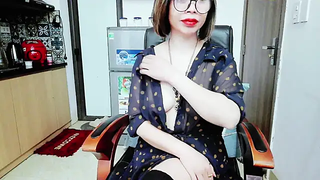 Miu-Le online show from November 2025 08:42:01 PM