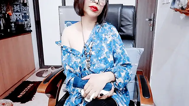 Miu-Le online show from February 2026 09:03:01 PM