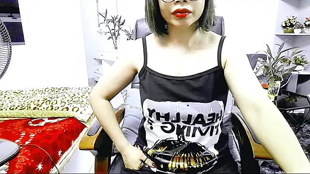 Snapshot of Miu-Le chatting on May 2026 01:47:01 PM Miu-Le online show from May 2026 01:47:01 PM