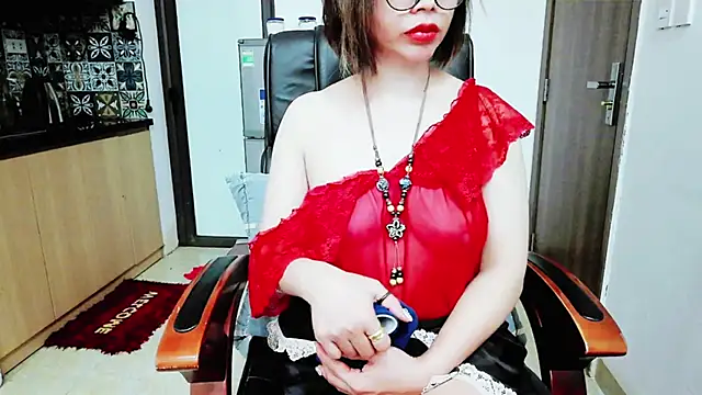 Miu-Le online show from November 2025 06:40:02 PM