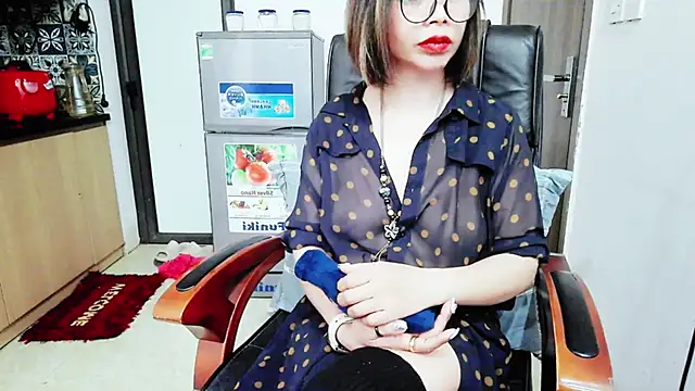 Miu-Le online show from December 2025 09:47:01 PM