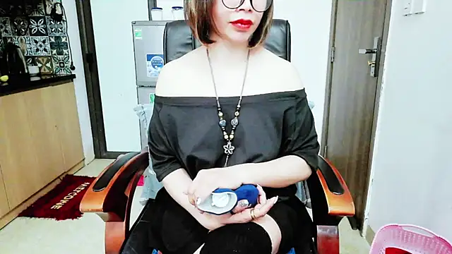 Miu-Le online show from December 2025 09:23:01 PM