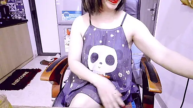 Snapshot of Miu-Le chatting on April 2026 09:32:01 AM Miu-Le online show from April 2026 09:32:01 AM
