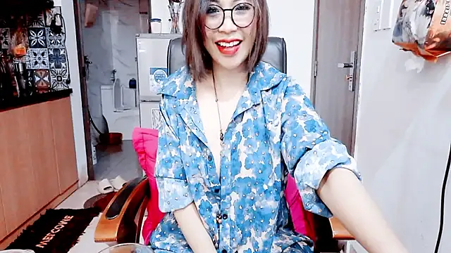 Miu-Le online show from March 2026 07:03:02 PM