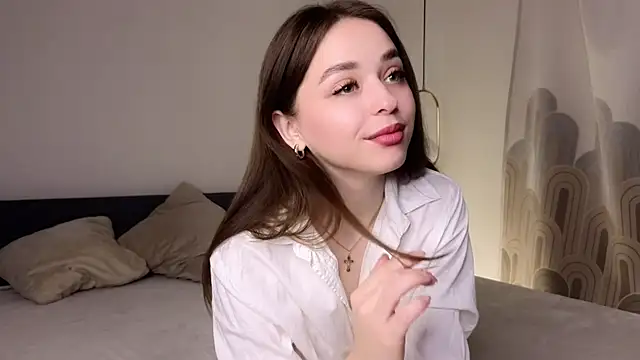 Snapshot of EstherMitchel chatting on October 2025 01:20:01 AM EstherMitchel online show from October 2025 01:20:01 AM
