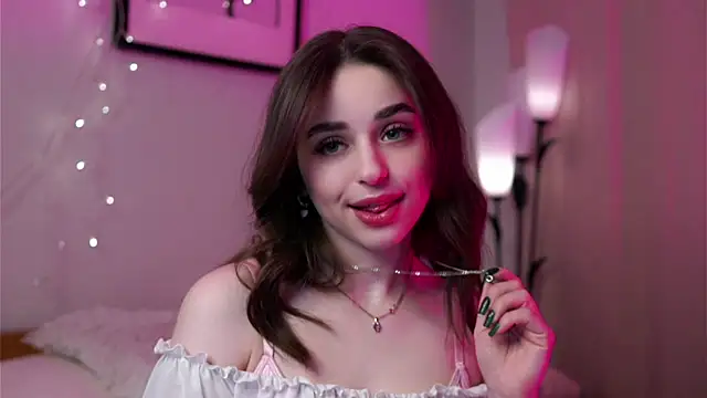 Snapshot of EstherMitchel chatting on March 2025 01:22:01 AM EstherMitchel online show from March 2025 01:22:01 AM