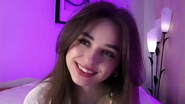 Snapshot of EstherMitchel chatting on March 2025 12:19:01 AM EstherMitchel online show from March 2025 12:19:01 AM