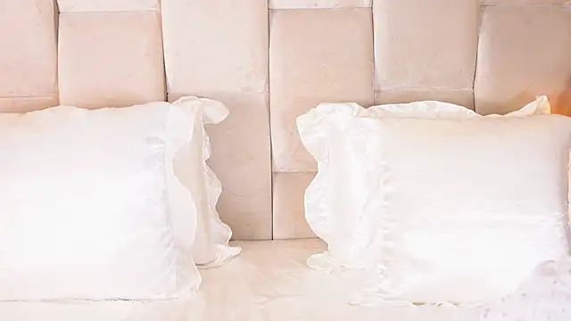 KiraKayleigh1 online show from October 2025 02:34:02 AM