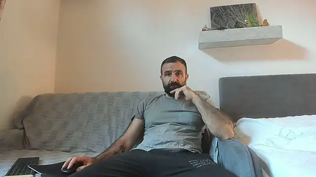 Snapshot of ivat80 chatting on November 2025 06:51:02 AM ivat80 online show from November 2025 06:51:02 AM