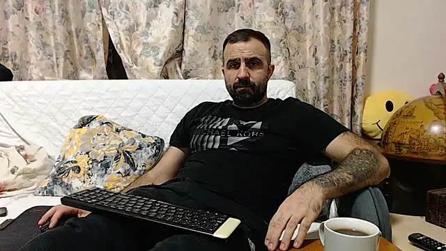 Snapshot of ivat80 chatting on January 2025 08:01:02 PM ivat80 online show from January 2025 08:01:02 PM