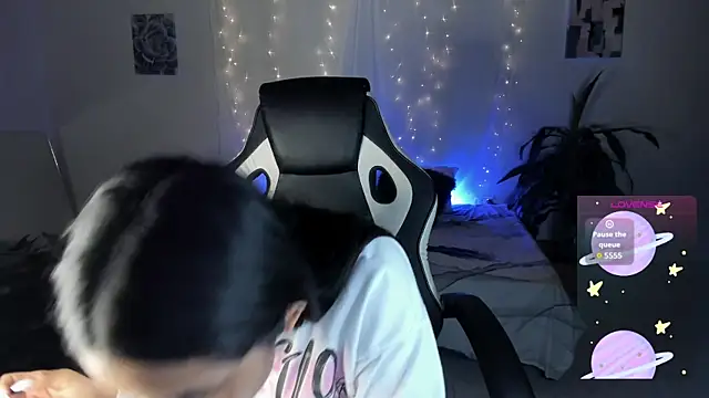 Riana Kean online show from October 2025 02:10:02 AM