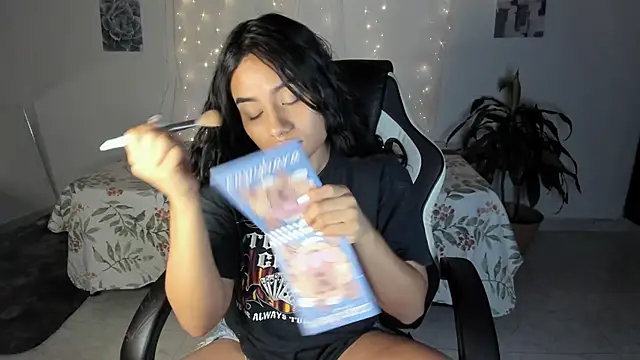 Riana Kean online show from October 2025 02:01:02 AM