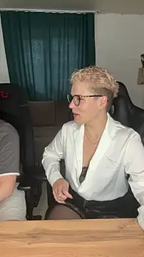 MrMrsRight online show from September 2025 08:54:01 AM