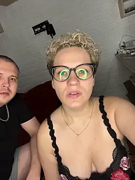 MrMrsRight online show from November 2025 11:36:02 AM