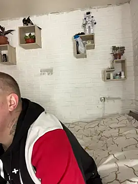 MrMrsRight online show from November 2025 08:25:01 AM