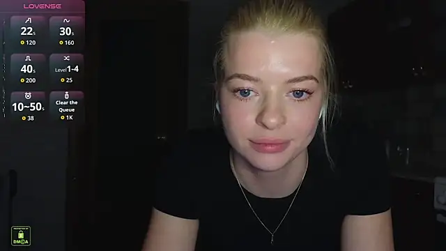 Snapshot of RinaBlondie chatting on December 2025 06:57:01 PM RinaBlondie online show from December 2025 06:57:01 PM