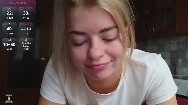 RinaBlondie online show from October 2025 01:00:01 PM