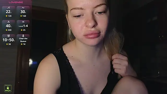 Snapshot of RinaBlondie chatting on January 2026 02:40:02 AM RinaBlondie online show from January 2026 02:40:02 AM