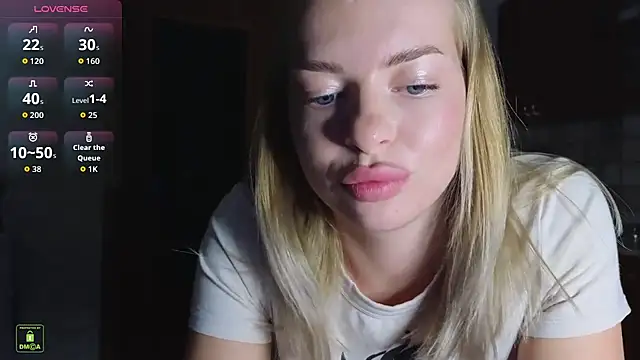 RinaBlondie online show from October 2025 04:08:01 PM