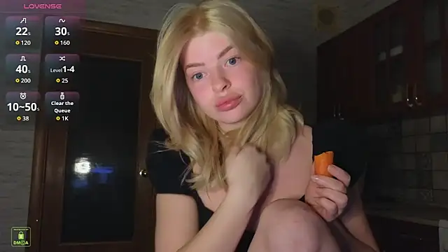 Snapshot of RinaBlondie chatting on February 2026 04:18:02 AM RinaBlondie online show from February 2026 04:18:02 AM