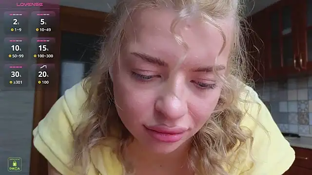 RinaBlondie online show from October 2025 01:23:02 PM